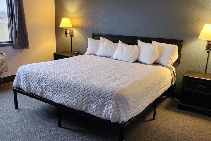 1 King Bed (9 of 13)