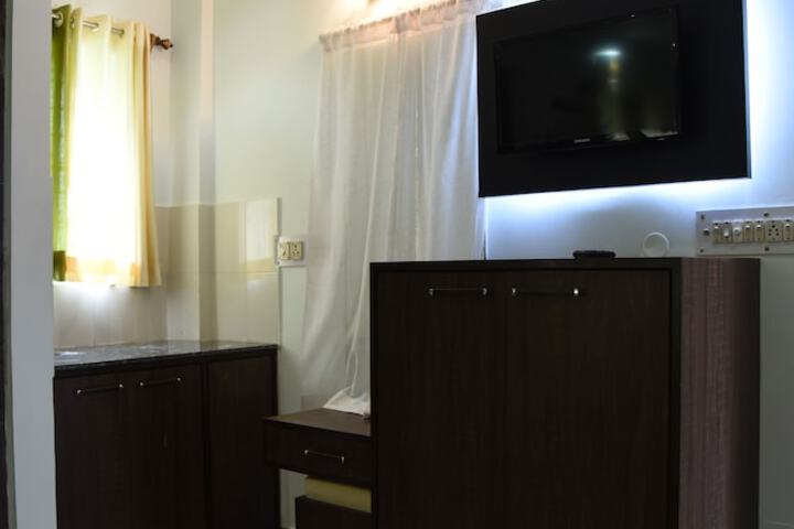 Room 5 of 81