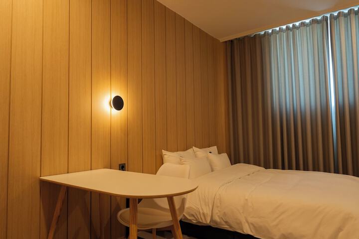 Room 10 of 80