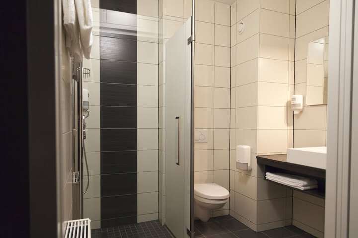 Room 2 of 28