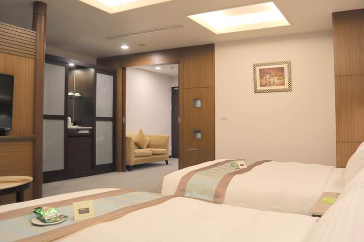 Room 28 of 72
