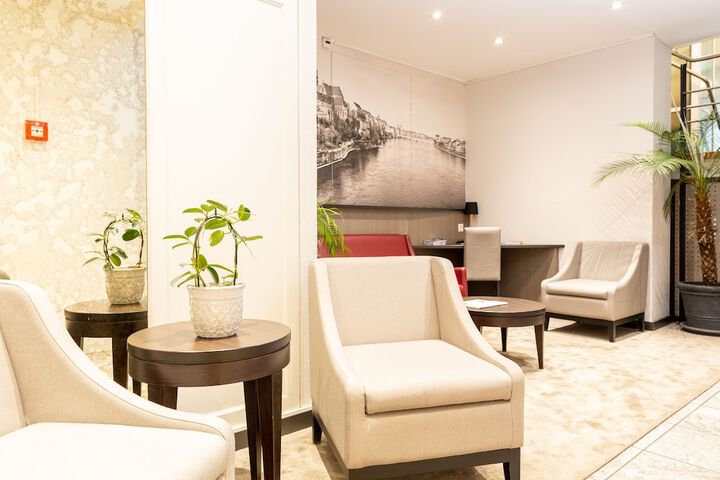 Entrance & Lobby