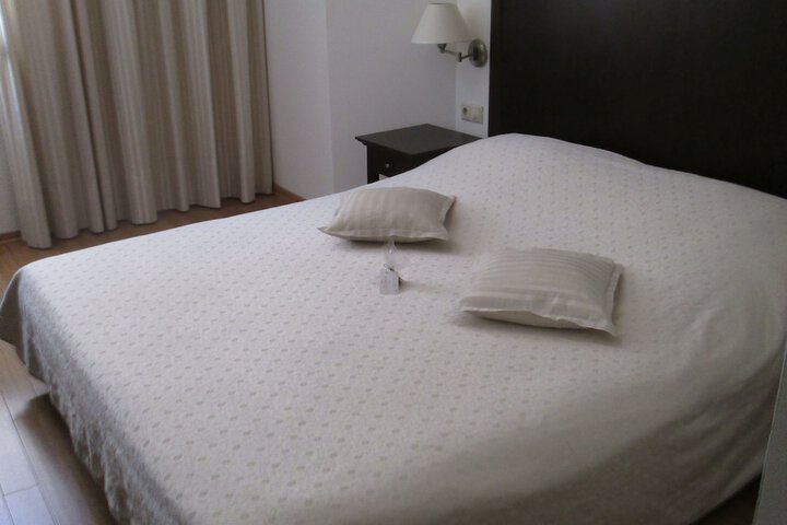 Room 13 of 144