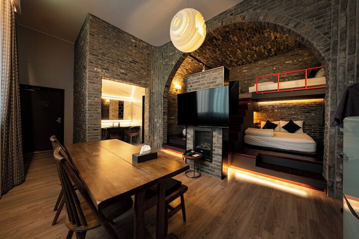 Room 21 of 31