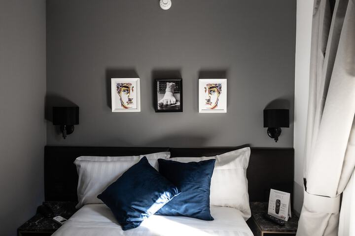 Room 90 of 209