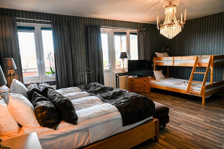 Room 2 of 32