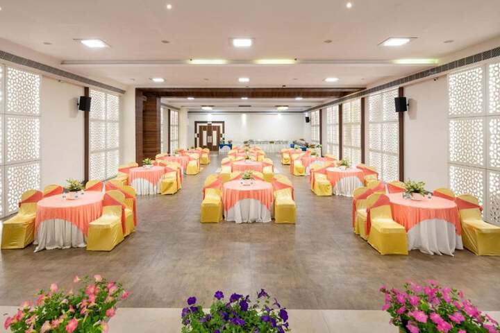Ballroom/Hall 22 of 34