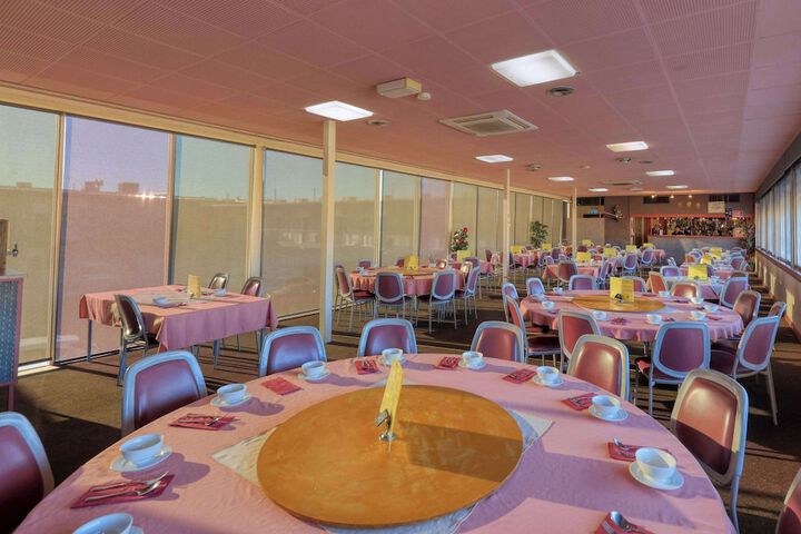 Dining 37 of 46