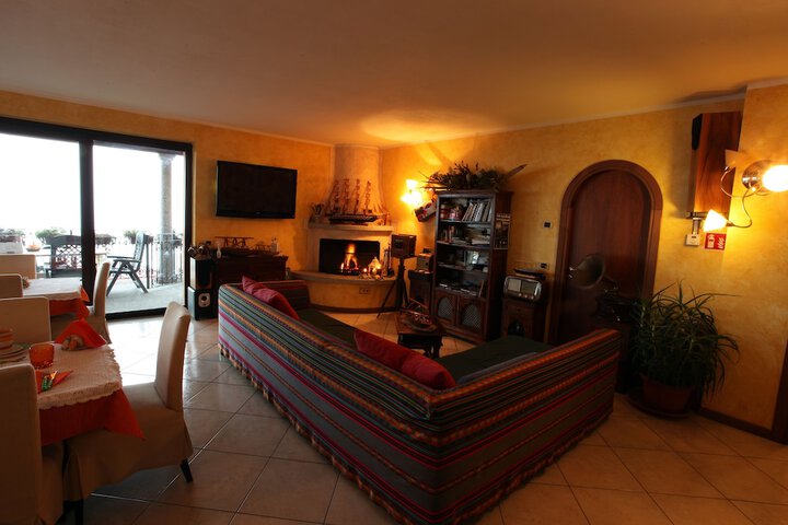 Room 14 of 65