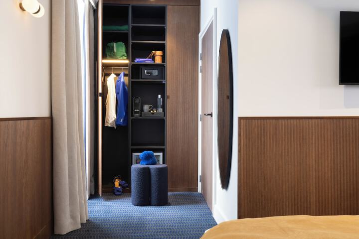 Room 33 of 77
