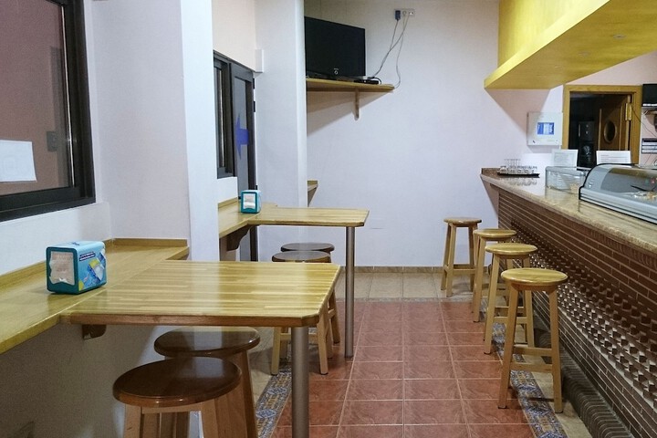 Lounge 19 of 26
