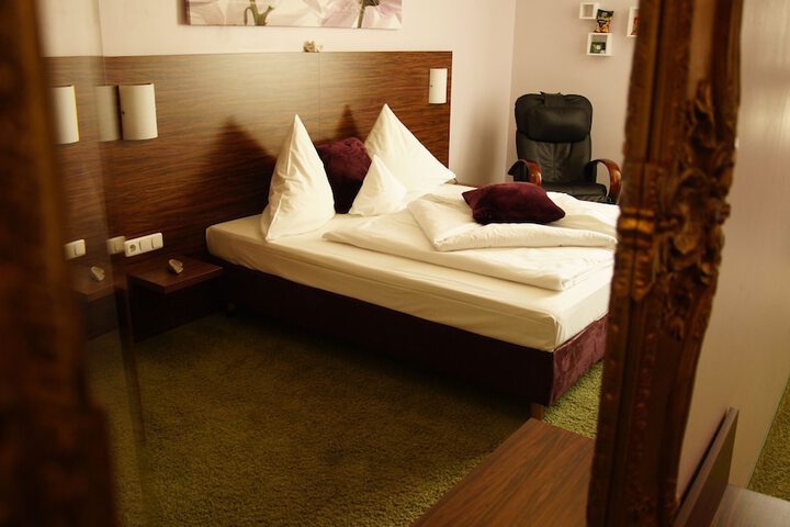 Room 8 of 63