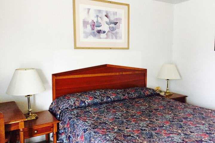 1 King Bed (2 of 12)