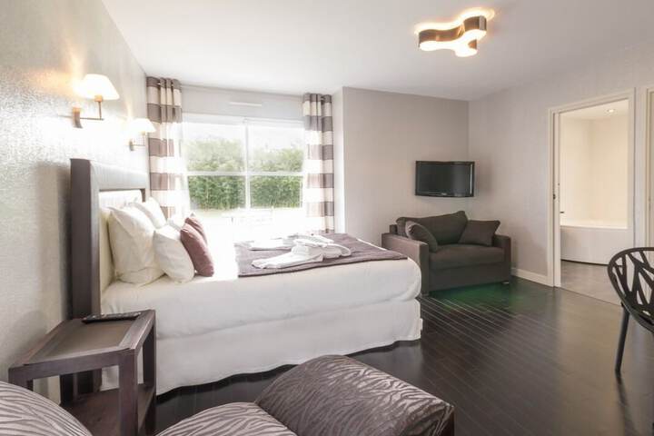 Room 4 of 33