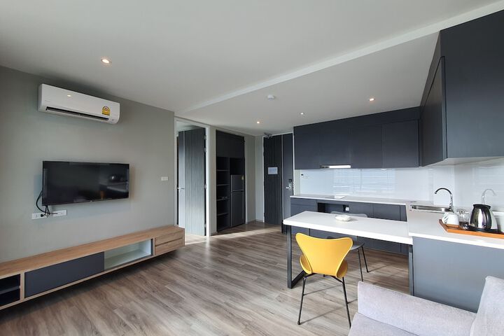 Room 9 of 18