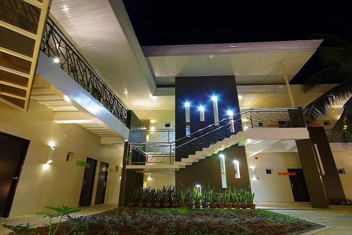 Yhotel