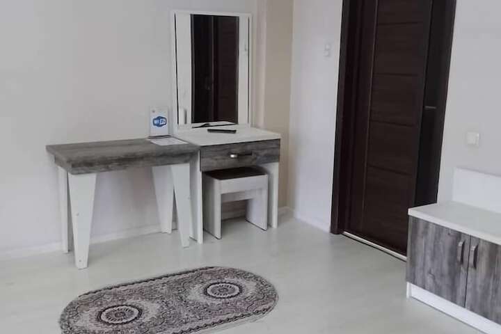 Room 9 of 11