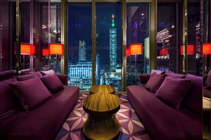 Lounge 127 of 182