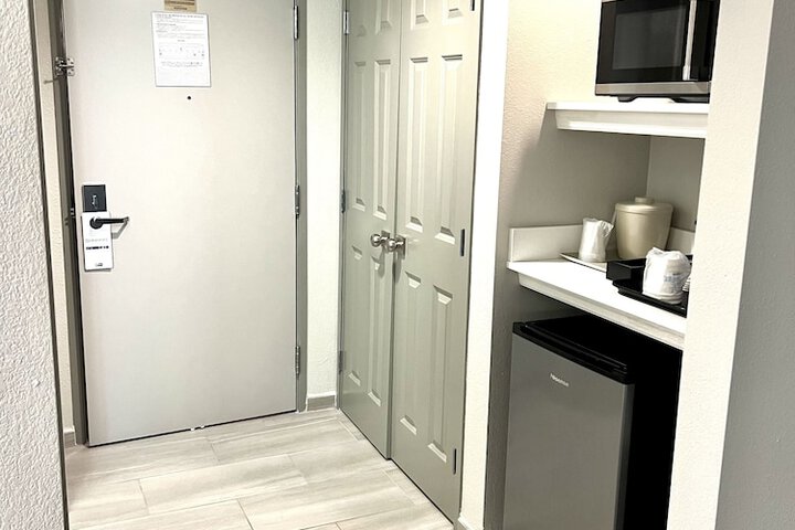 Standard King Bed Accessible (6 of 10)