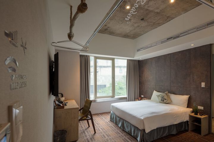 Room 12 of 76