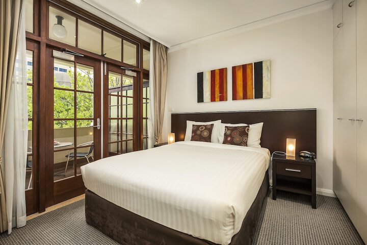 Room 4 of 32