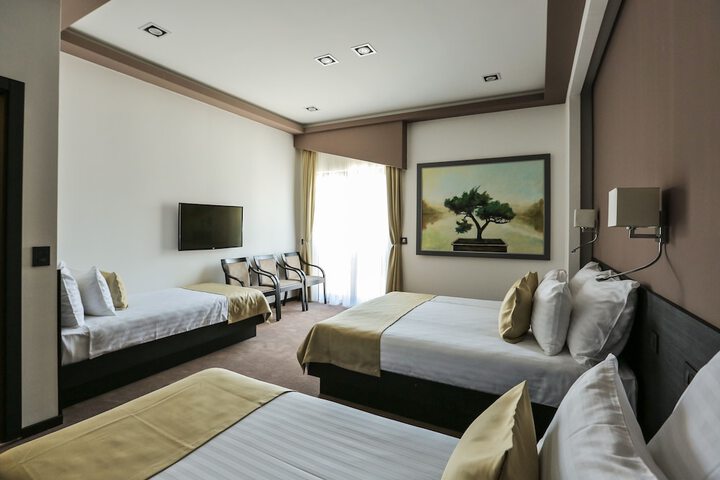 Room 4 of 86