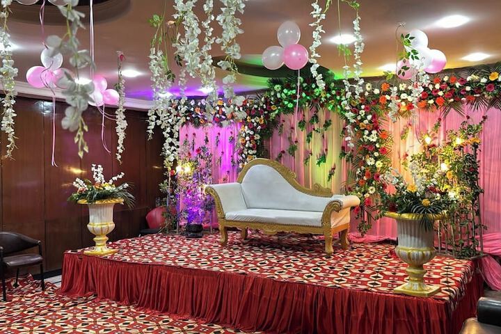 Ballroom/Hall 31 of 47