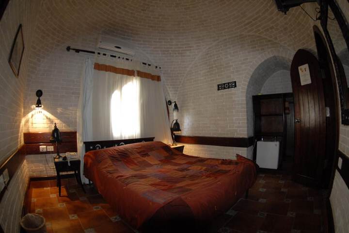 Room 4 of 43