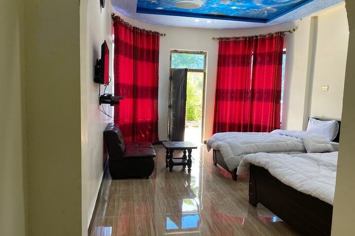 Room 6 of 8