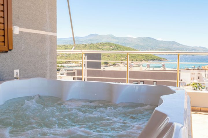 Hot Tub 172 of 245