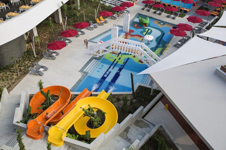 Pool 51 of 303