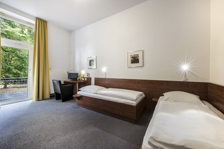 Room 8 of 19