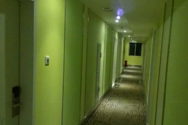 Room 10 of 13