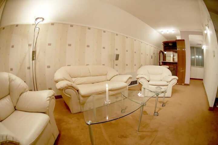 Room 17 of 36