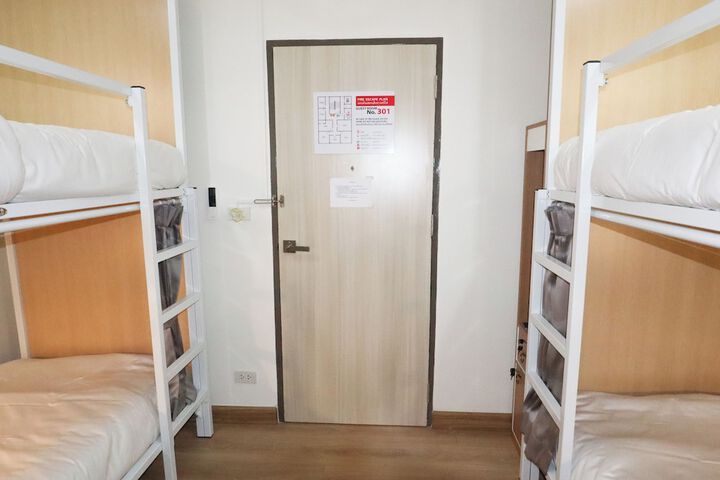 Room 43 of 76