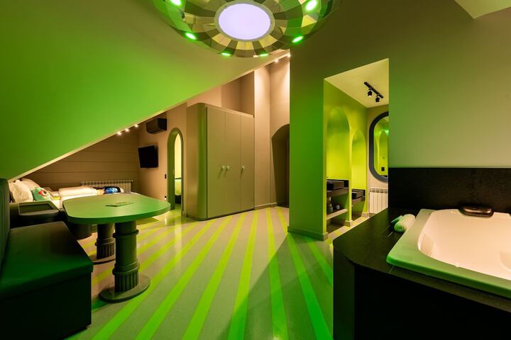 Room 9 of 75