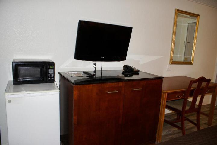 2 Double Beds (12 of 16)