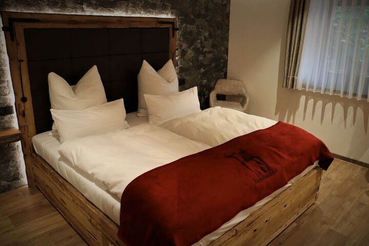 Room 3 of 67