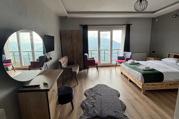 Room 11 of 16