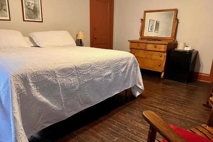 Room 5 of 6
