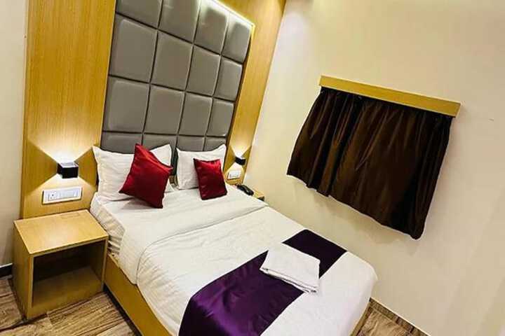 Room 9 of 24