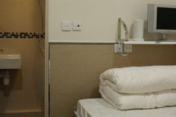 Room 10 of 14