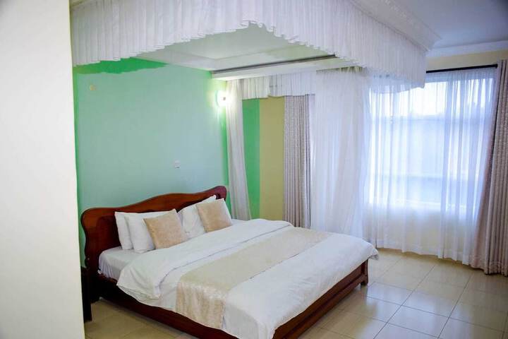 Room 8 of 25