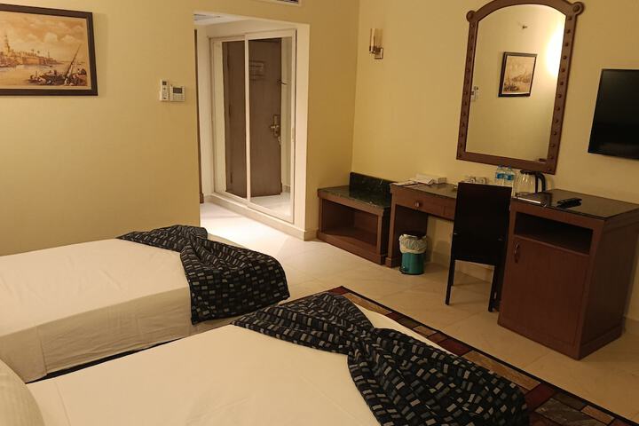 Room 6 of 37