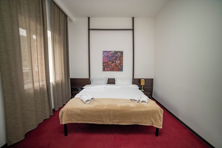 Room 6 of 26