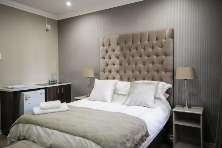 Room 5 of 18