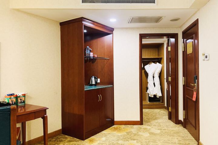 Room 8 of 121