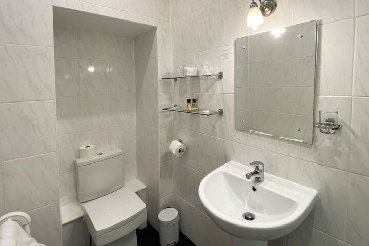 Room 9 of 18