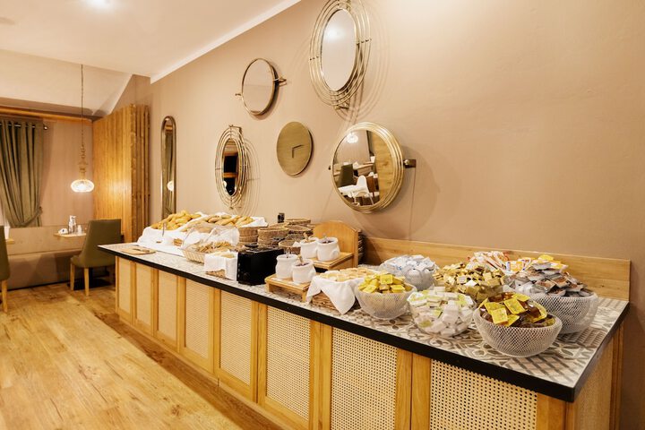Dining 44 of 61