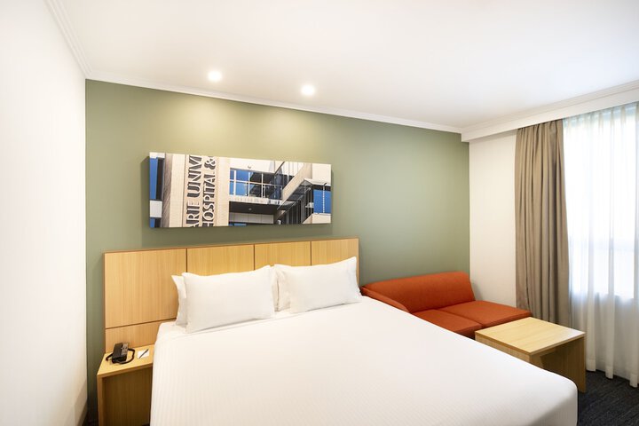 Room 8 of 28